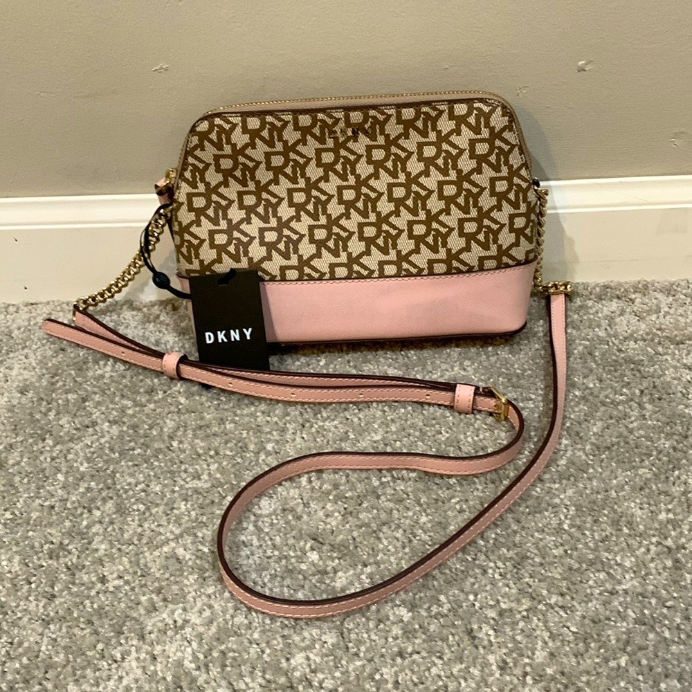 DKNY women’s crossbody purse. New with tags!!!